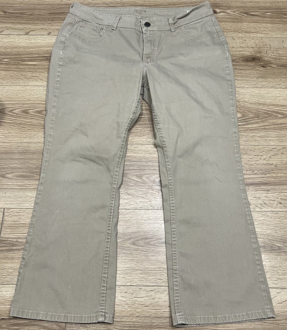 Lee Riders Women’s Beige Khaki Pants Size 18P Petite Straight Leg Casual (A11)